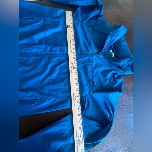 COLUMBIA WOMAN’s wind rain jacket breaker with hood. Long back to cover bottom - Picture 11 of 12
